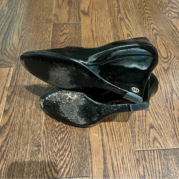 {Gucci} Patent Open Toed Wedges, 6.5 - Picture 6 of 6